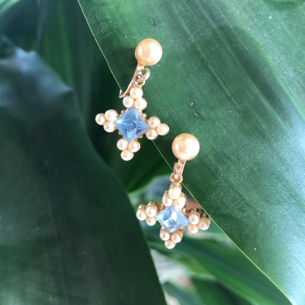 Dainty pearl vintage clip on earrings